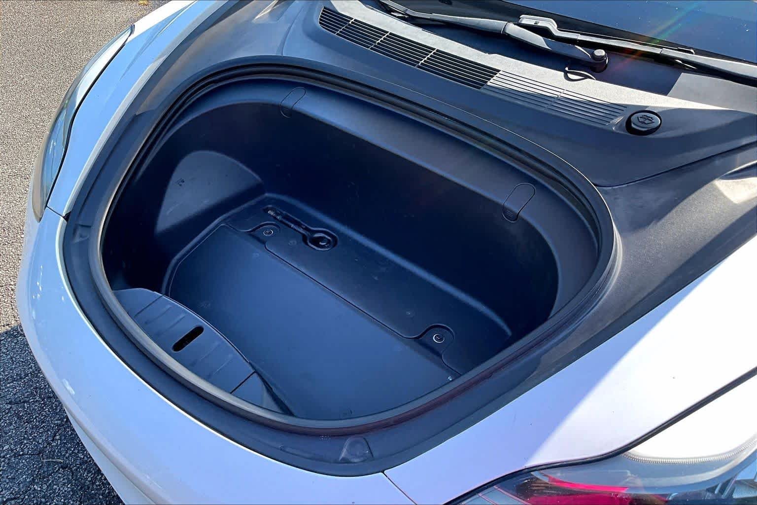 Used 2019 Pearl White Multi-Coat Tesla Standard Range Plus image 33