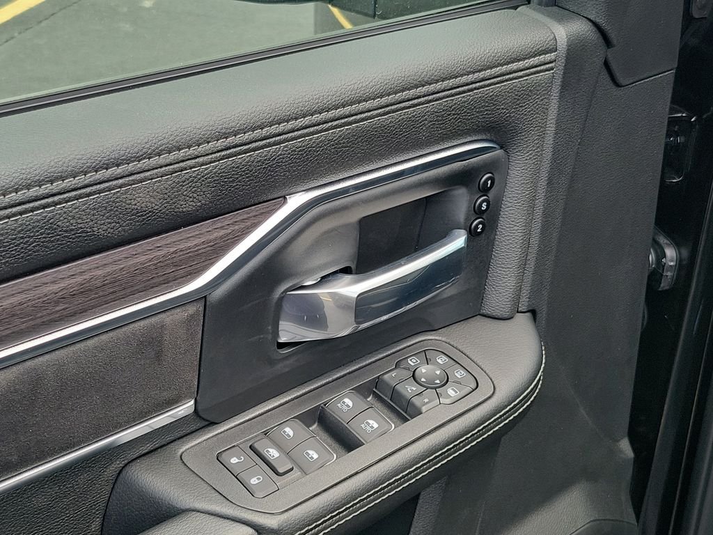 New 2026 Diamond Black Crystal Pearl-Coat Exterior Paint RAM Laramie image 17