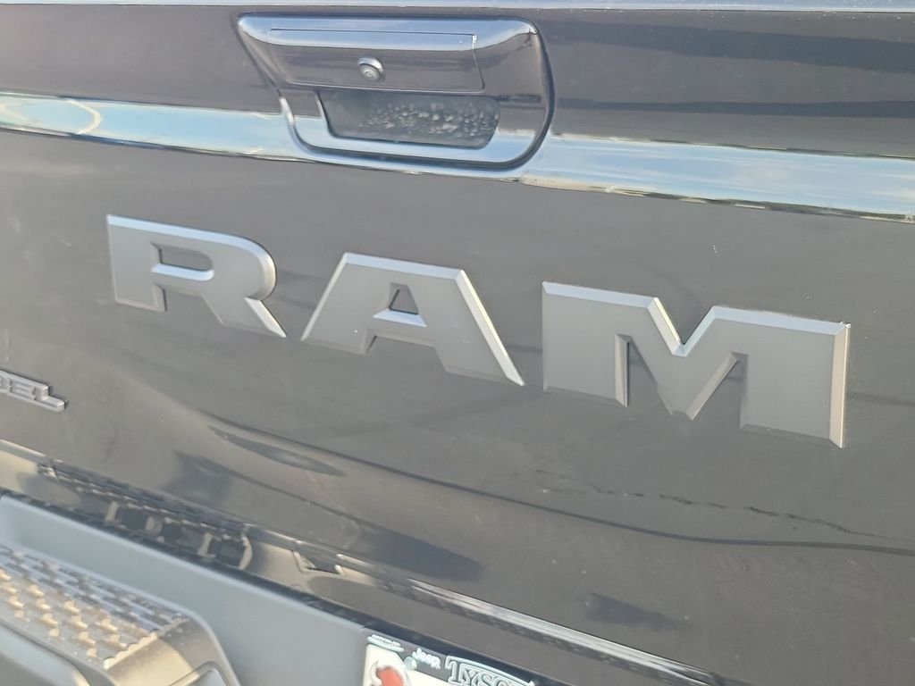 New 2026 Diamond Black Crystal Pearl-Coat Exterior Paint RAM Rebel image 7
