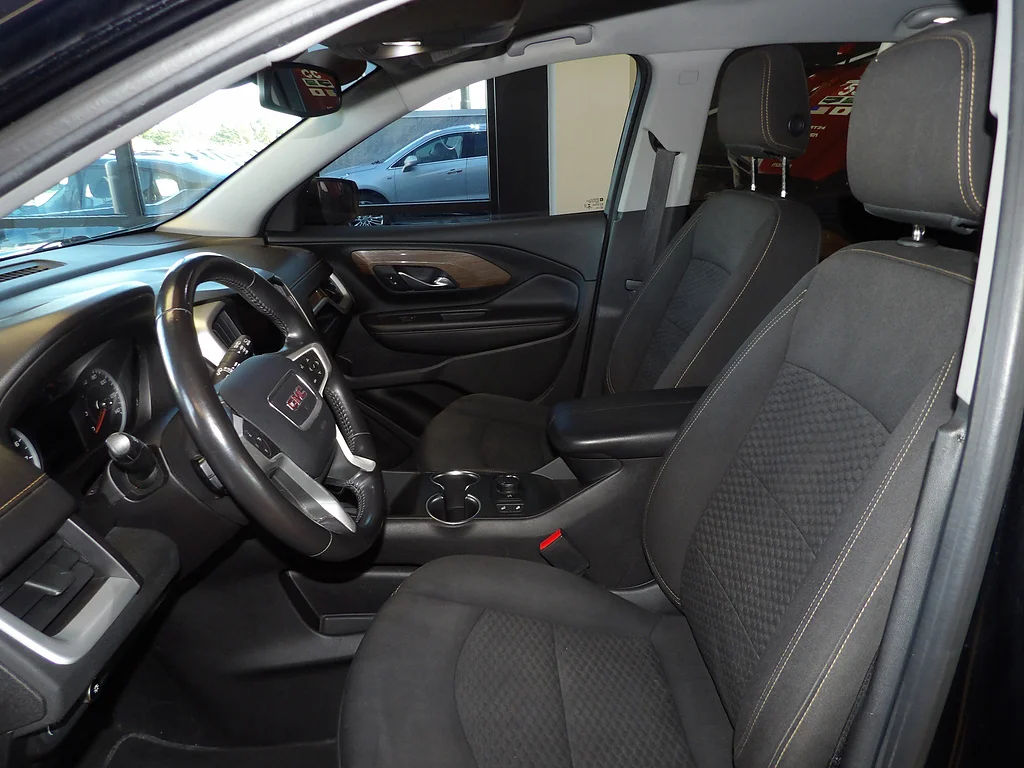 Used 2018 Ebony Twilight Metallic GMC SLE image 27