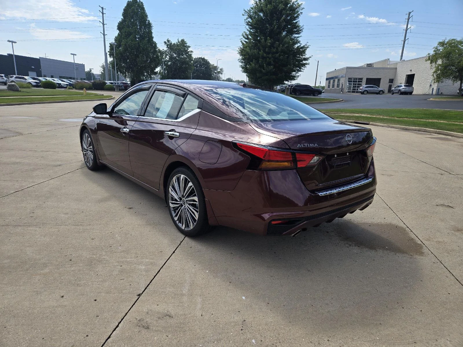 Used 2023 Garnet Pearl Metallic Nissan 2.5 SL image 6