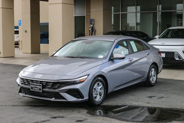 Certified Used 2025 Silver Hyundai SE image 5