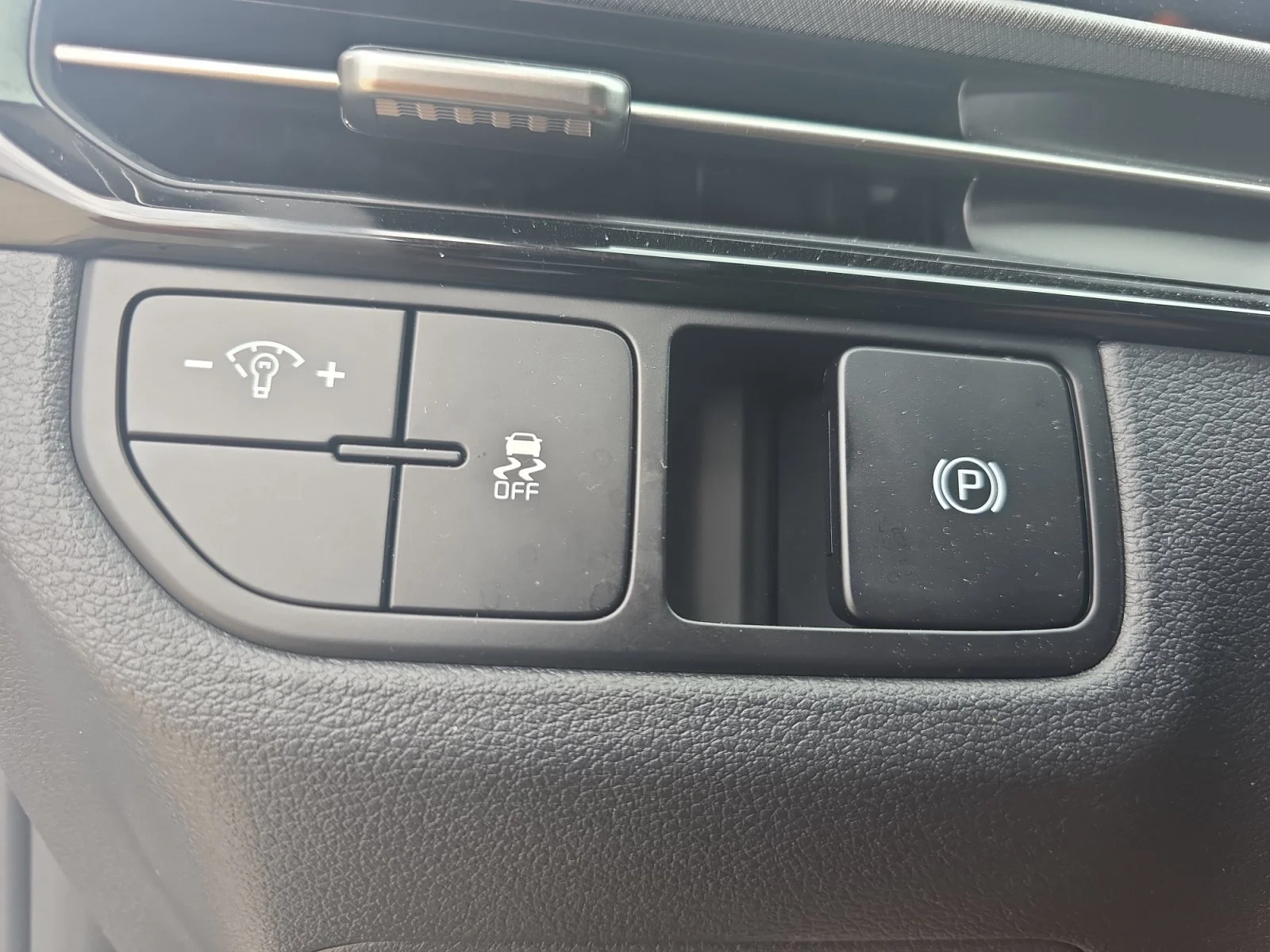 Certified Used 2026 Glacial White Pearl Kia LX image 25