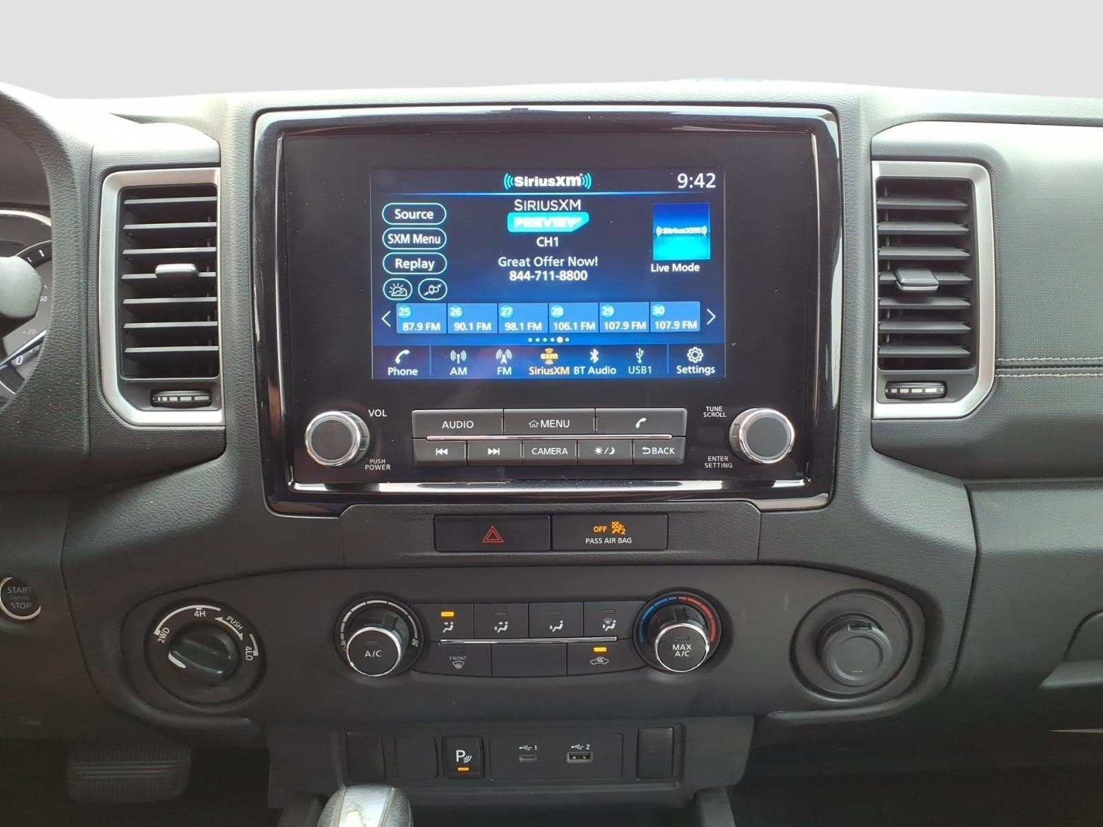 Used 2023 Glacier White Qak Nissan SV image 19