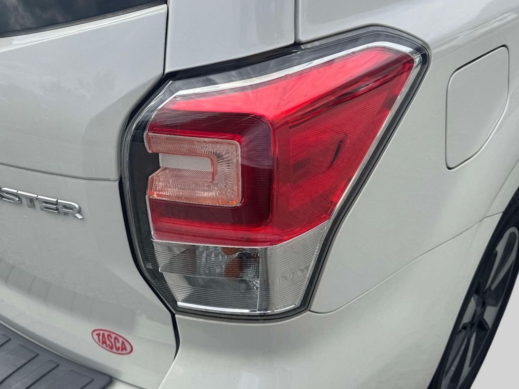 Used 2018 White Subaru 2.5i Limited image 9