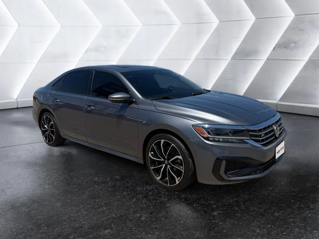 2020 Volkswagen Passat 2.0T R-Line Auto's photo