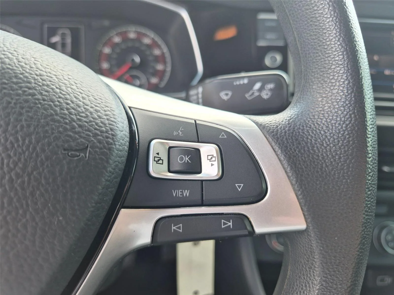 Used 2019 Pure White Volkswagen S image 18