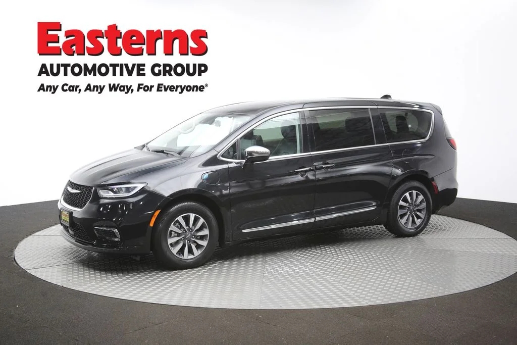Used 2023 Black Chrysler Limited image 61