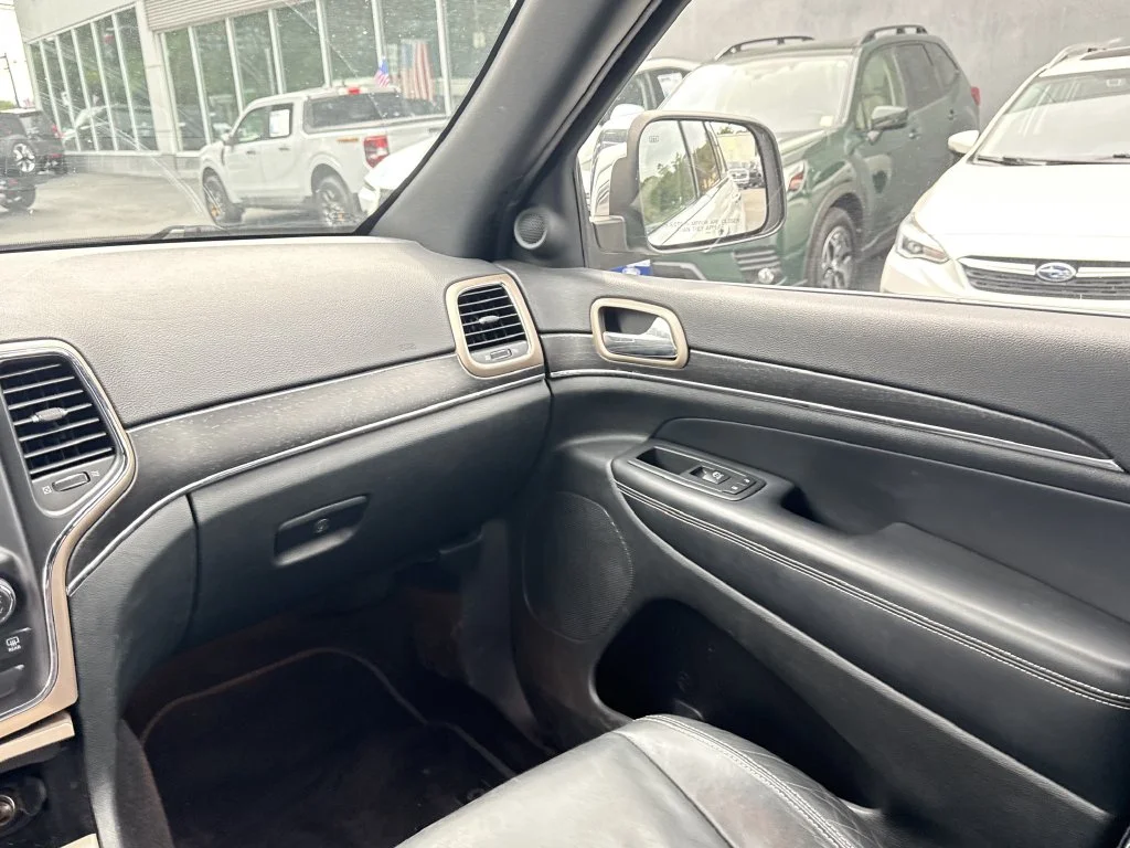 Used 2015 White Jeep Limited image 17