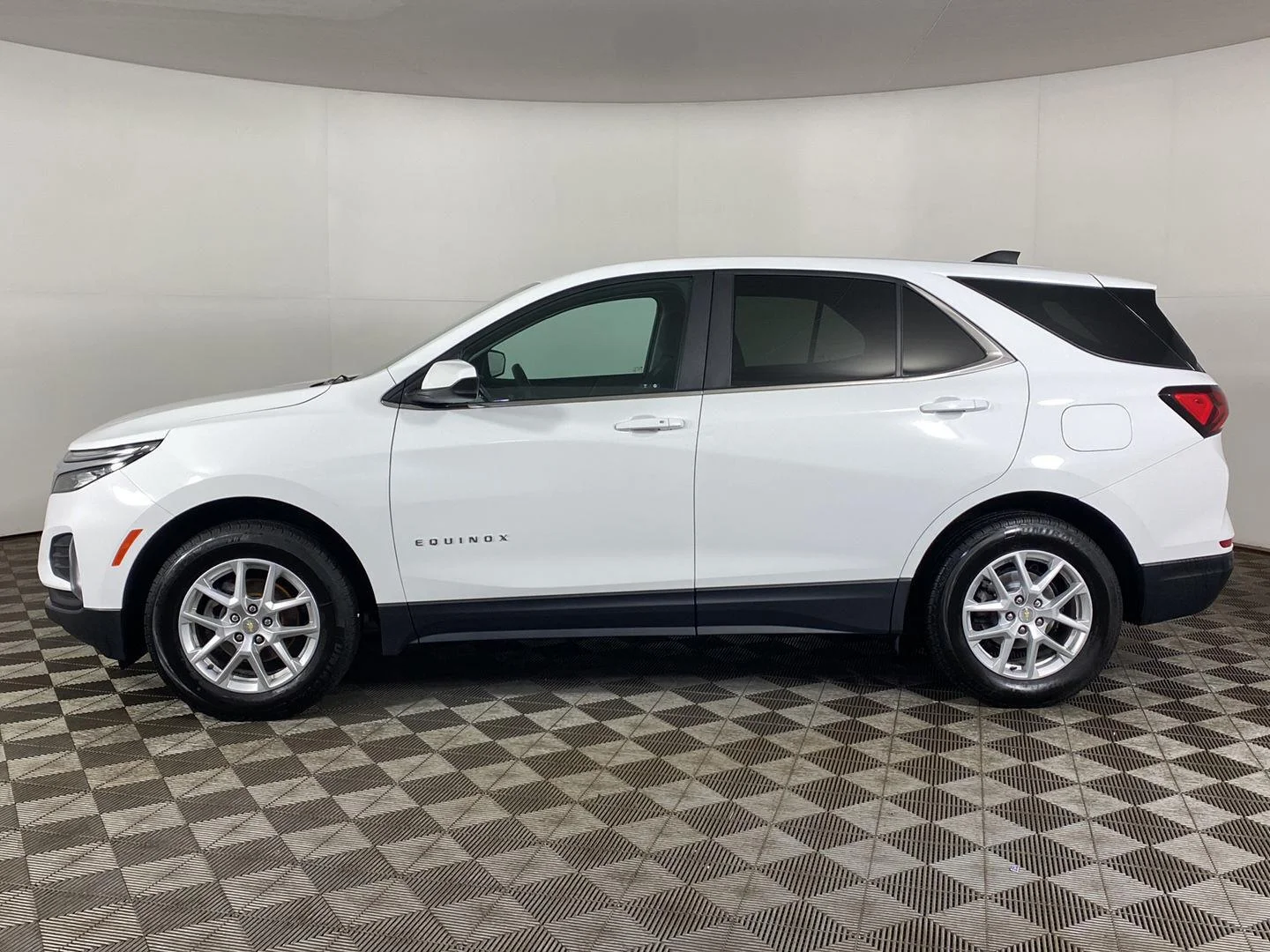 Used 2023 Summit White Chevrolet LT image 29