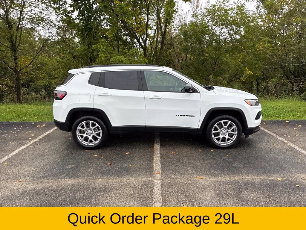 Certified Used 2023 Bright White Clearcoat Jeep Latitude Lux image 8