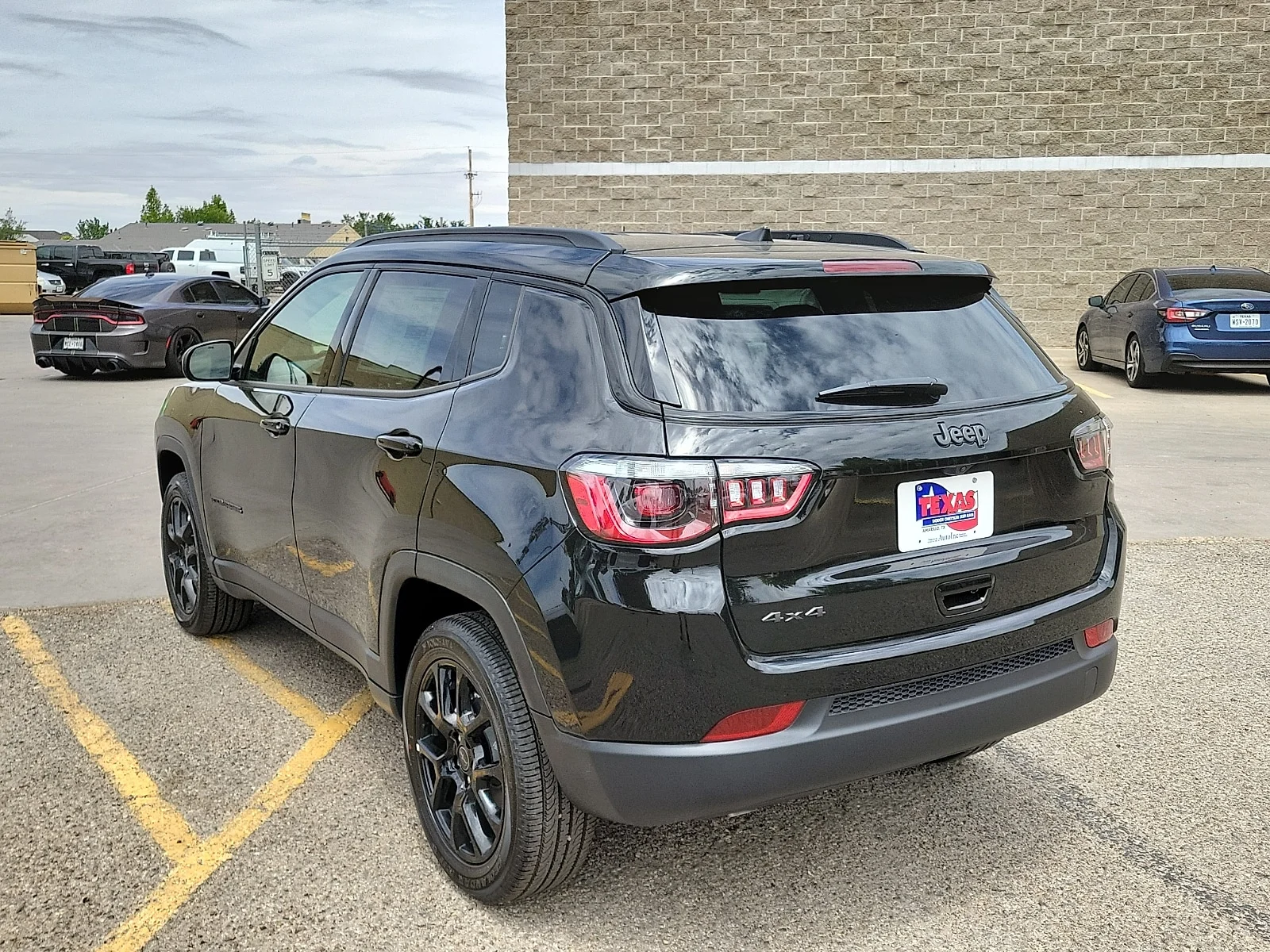 New 2026 PXJ Diamond Bla Jeep LATITUDE ALTITUDE 4X4 image 3