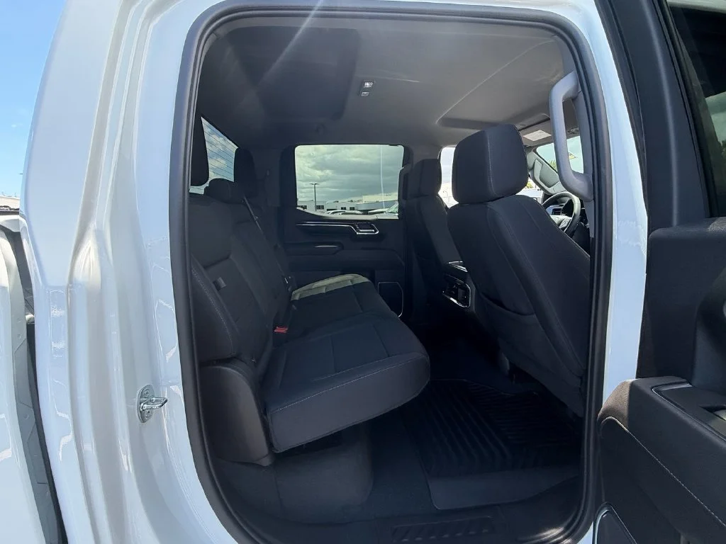 Used 2023 SUMMIT WHITE GMC Elevation image 17