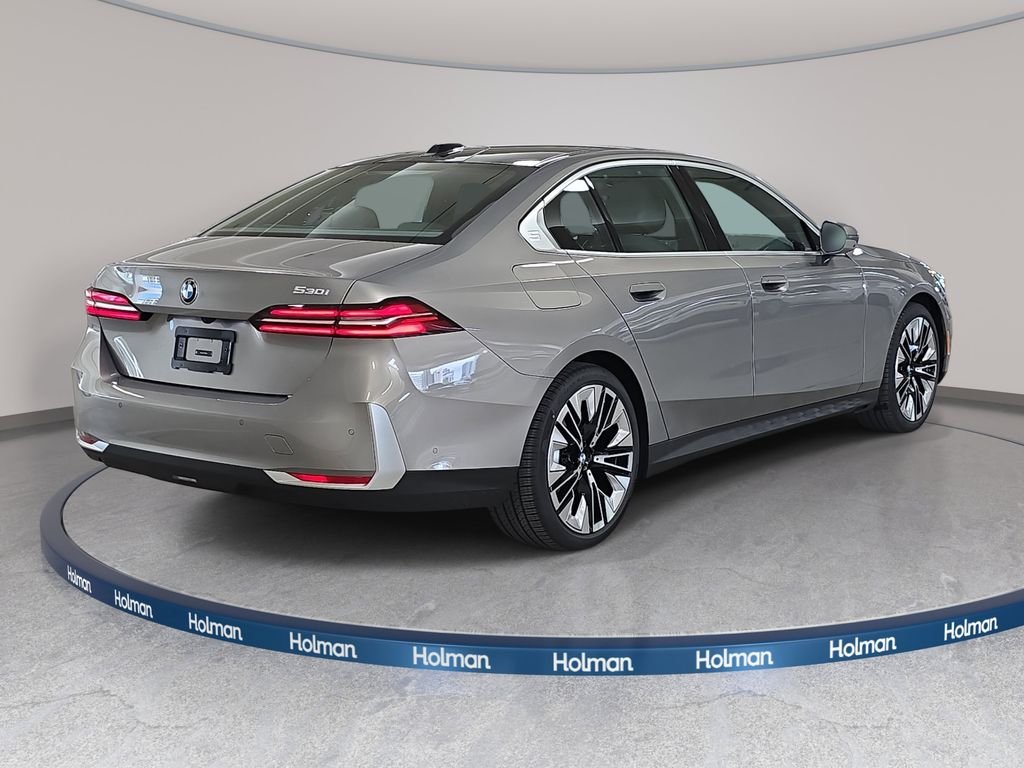 New 2027 Oxide Grey Metallic BMW 530i image 4