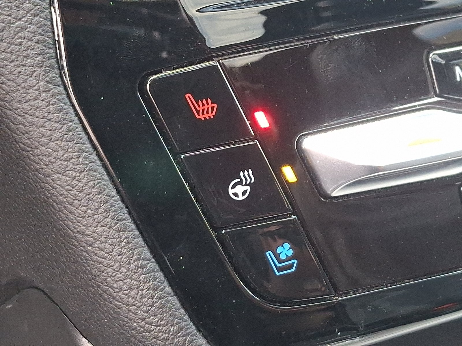 2022 Ford Explorer ST - Photo 26