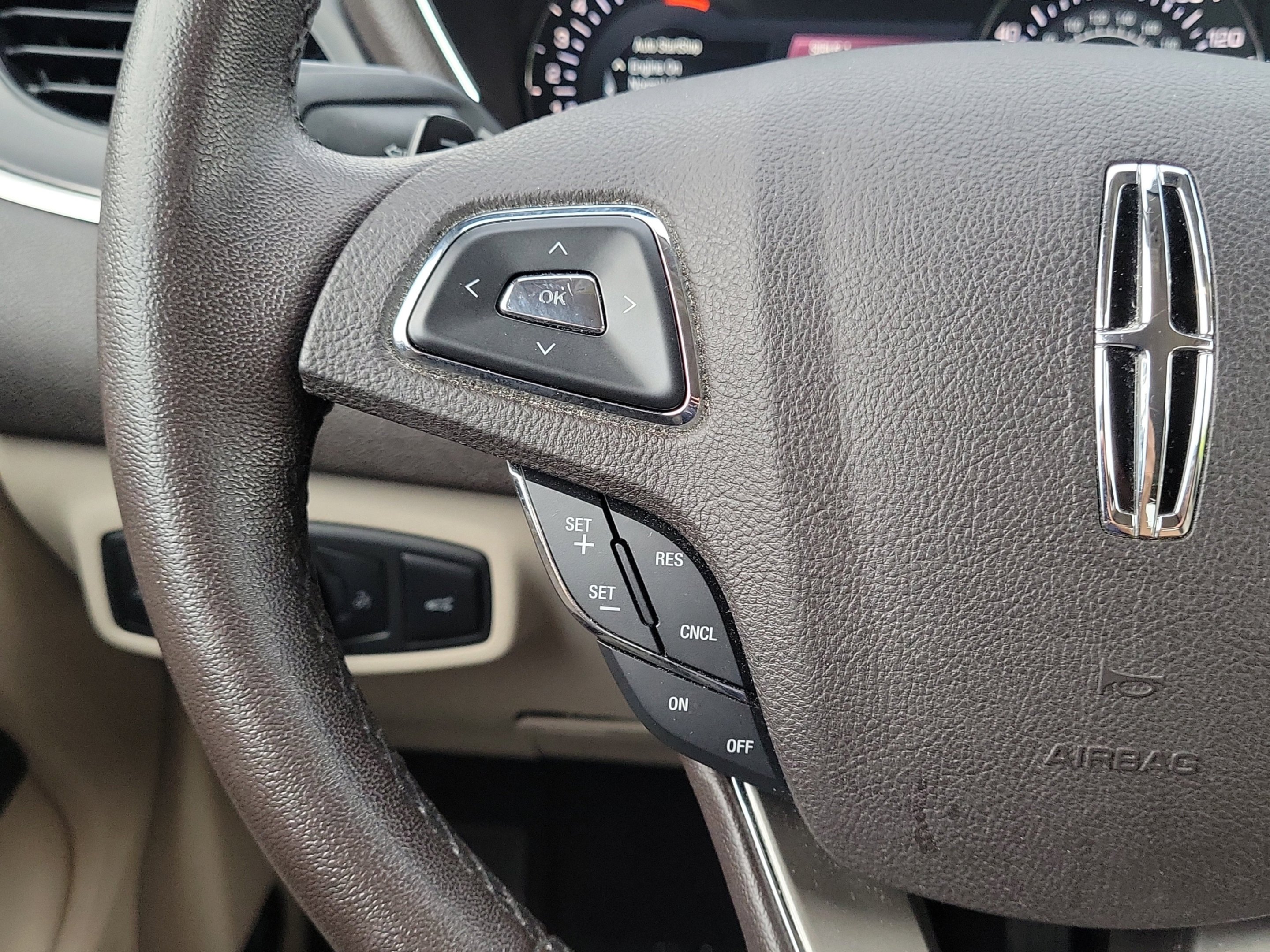 Used 2019 Sea Green Lincoln Standard image 31