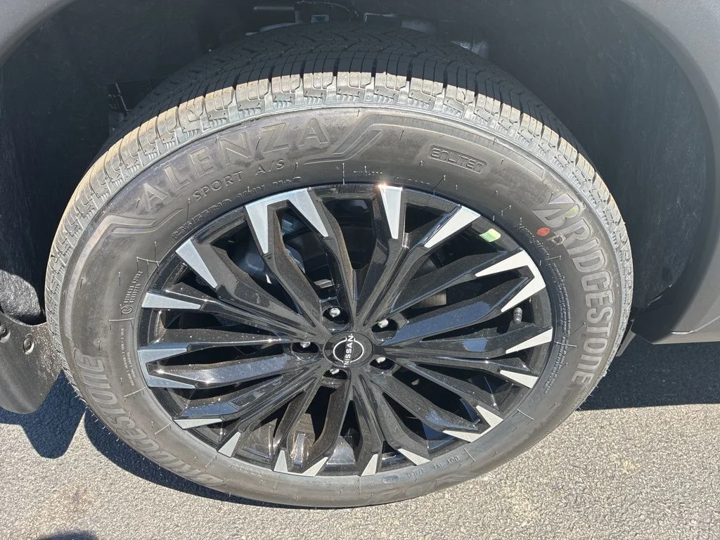 New 2026 Everest White Pearl TriCoat Nissan Dark Armor™ image 10