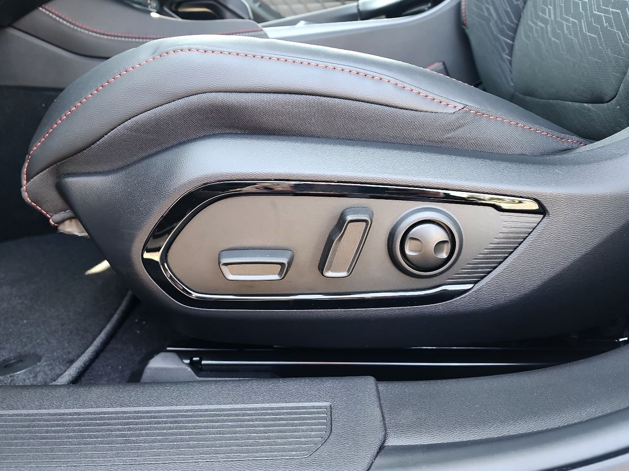 2026 Dodge Charger R/T - Photo 12