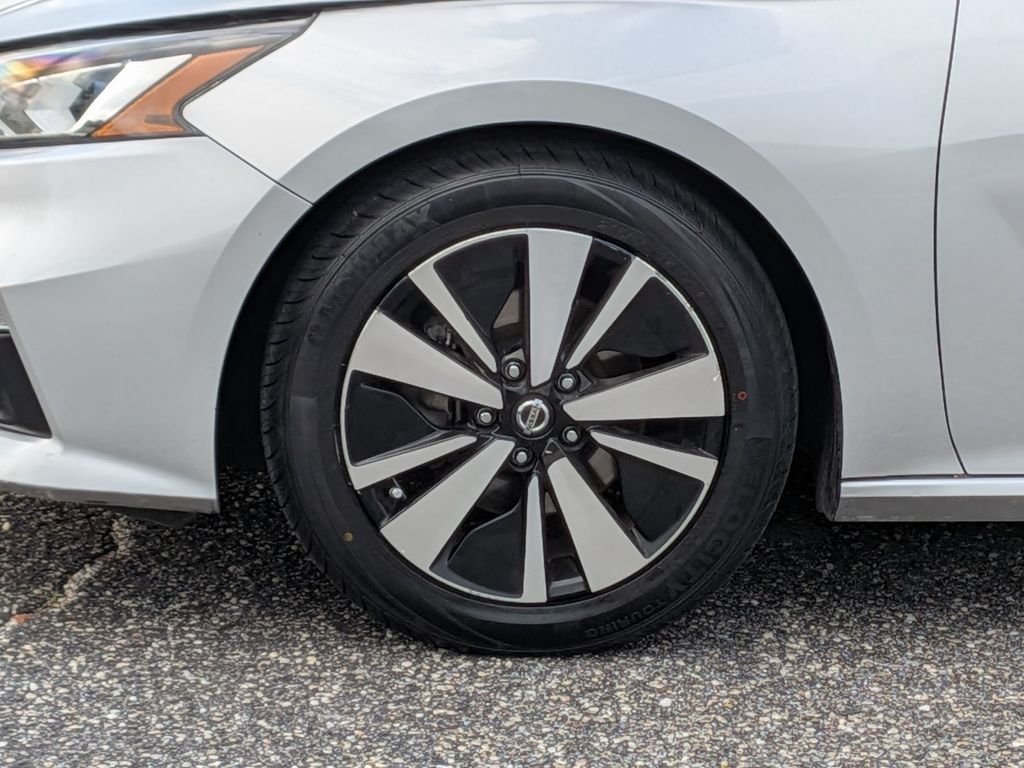 Used 2022 Silver Nissan 2.5 SV image 13