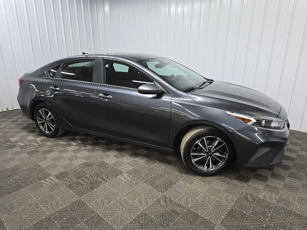 2023 Kia Forte LXS AT's photo