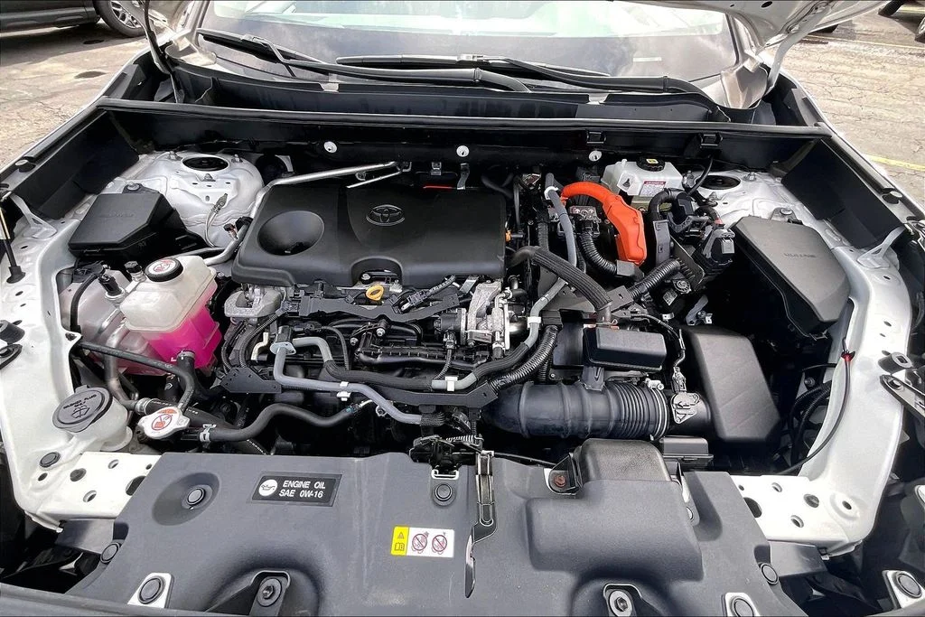 Used 2021 White Toyota XLE image 9