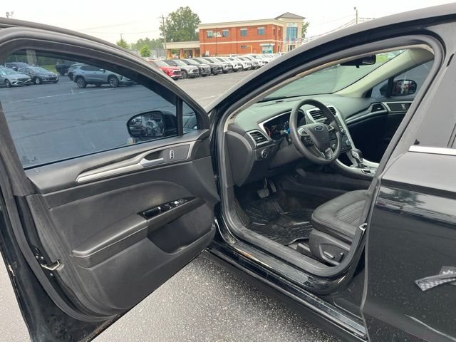 Used 2016 Black Ford SE image 4