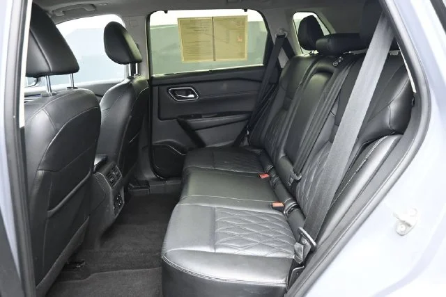 Used 2024 Gray Nissan Platinum image 9