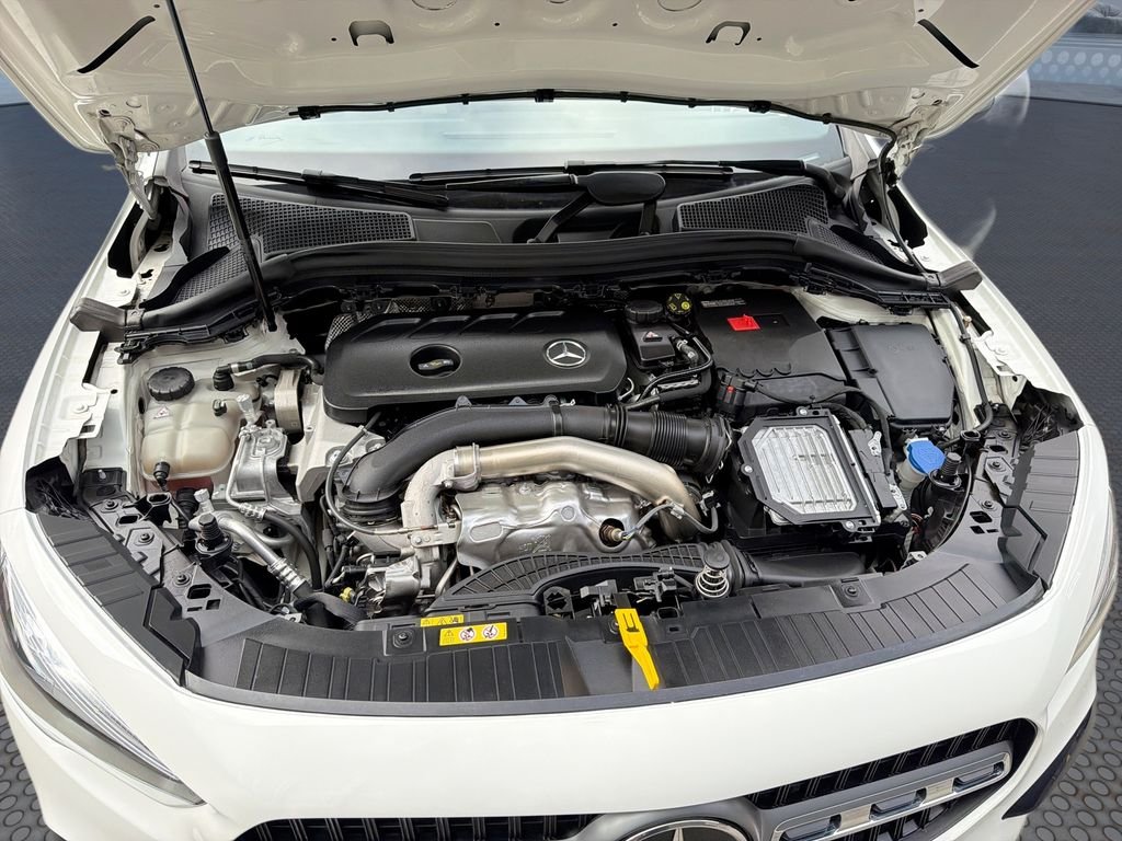 Used 2025  Mercedes-Benz GLA 250 image 17