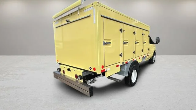 Used 2022 Yellow Ford CUTWY image 40