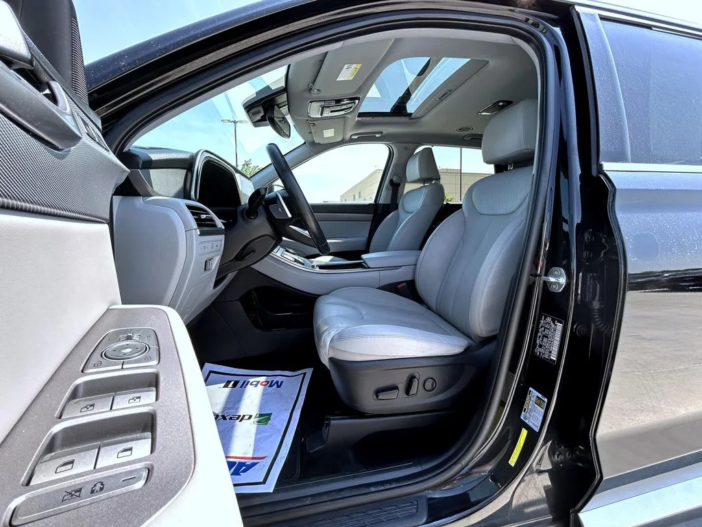 Used 2021 Black Hyundai SEL image 11