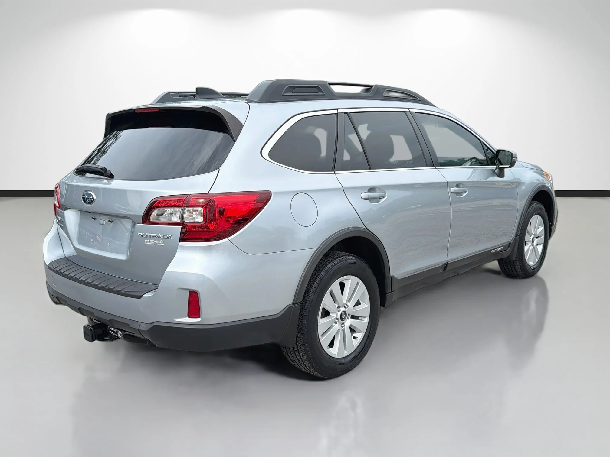 Used 2016 Ice Silver Metallic Subaru 2.5i Premium image 3