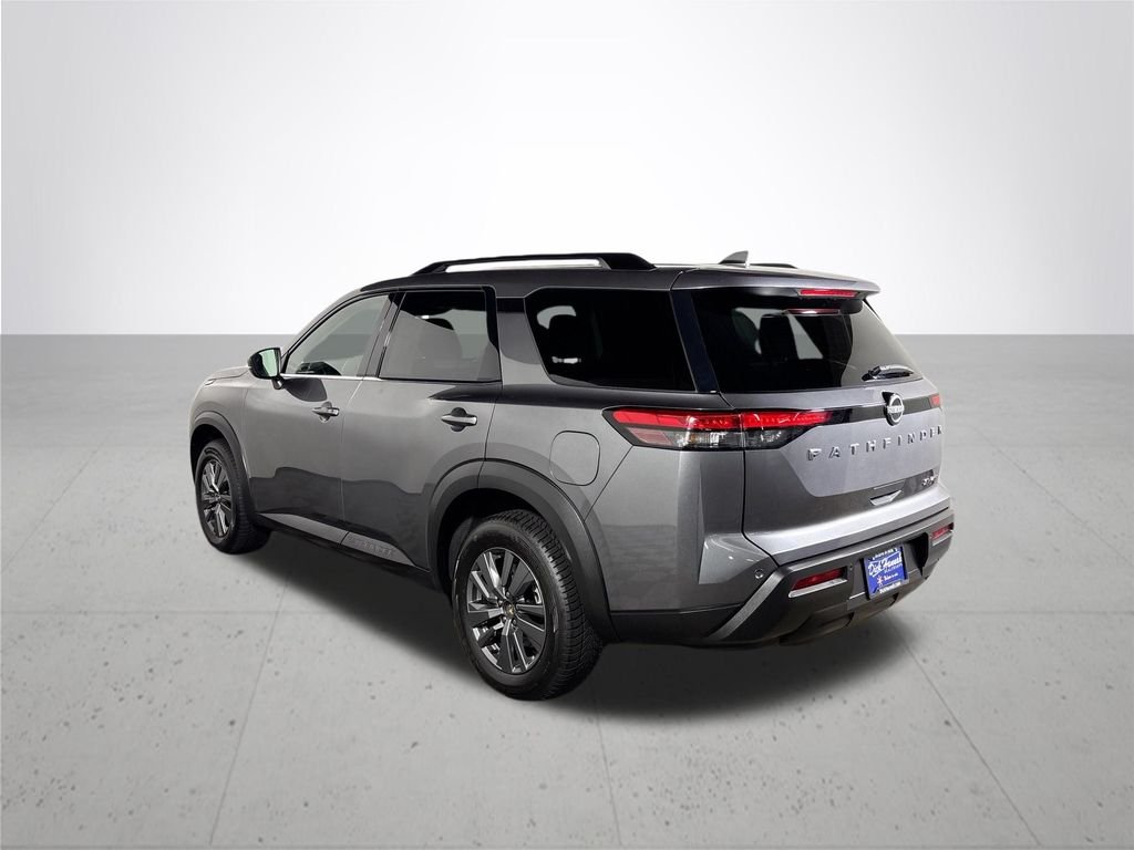 Used 2022 Gray Nissan SV image 8