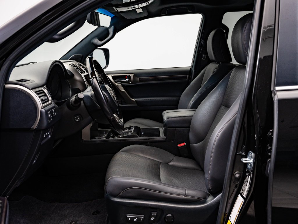 Used 2021 Black Lexus 460 image 22