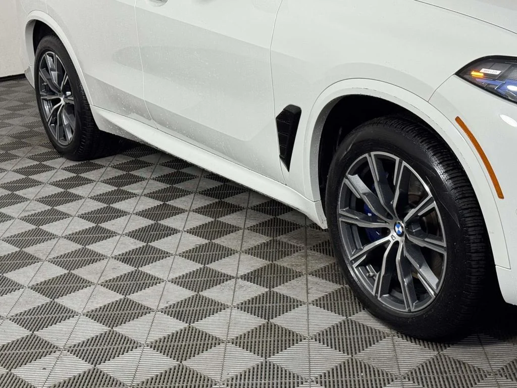 Used 2026 White BMW M60i image 12