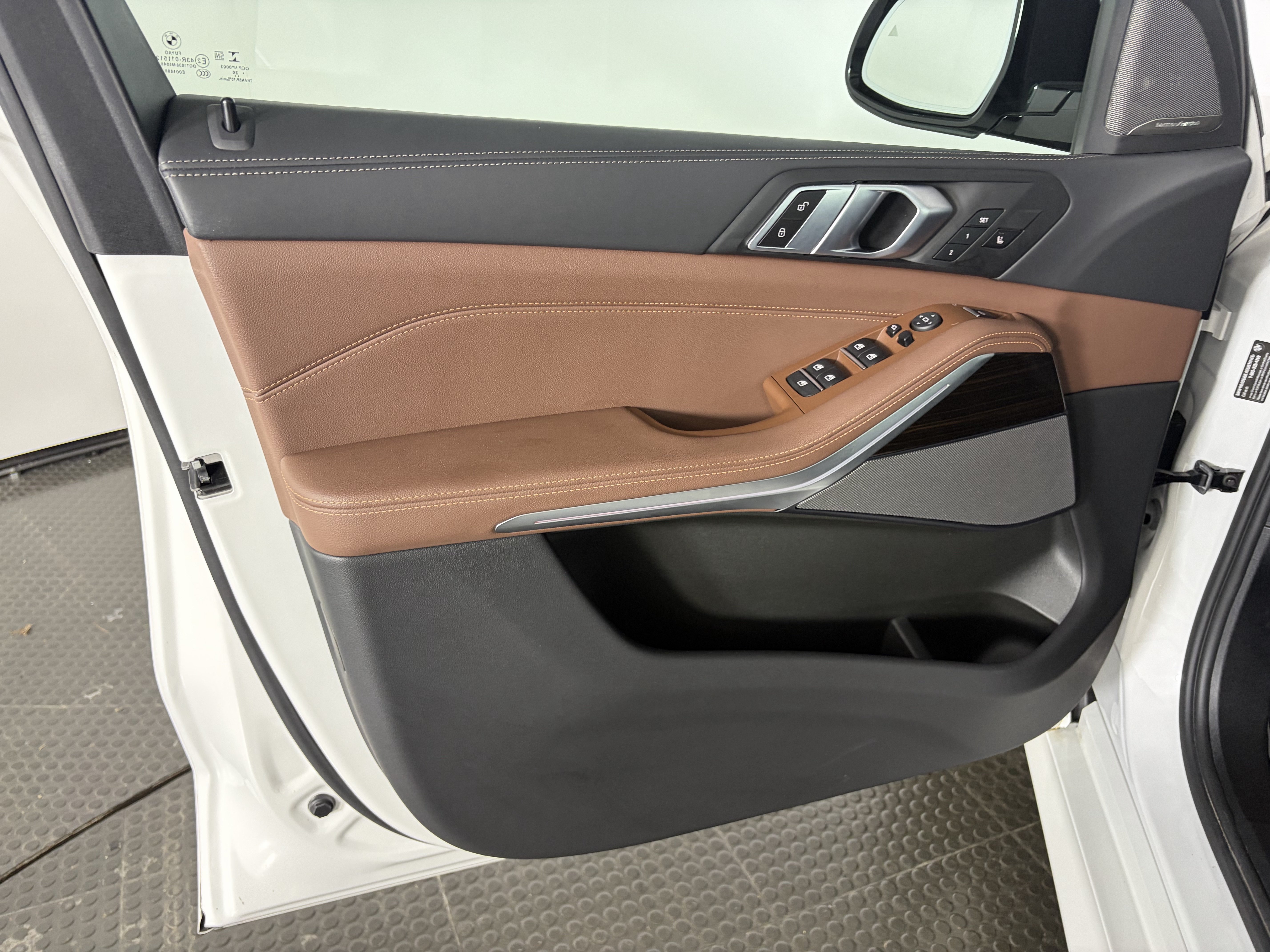 Used 2020 Mineral White Metallic BMW xDrive40i image 9
