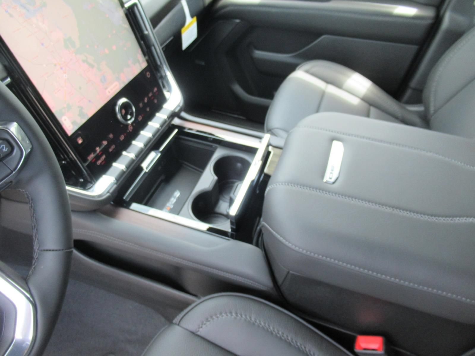 2026 GMC Yukon Denali - Photo 18
