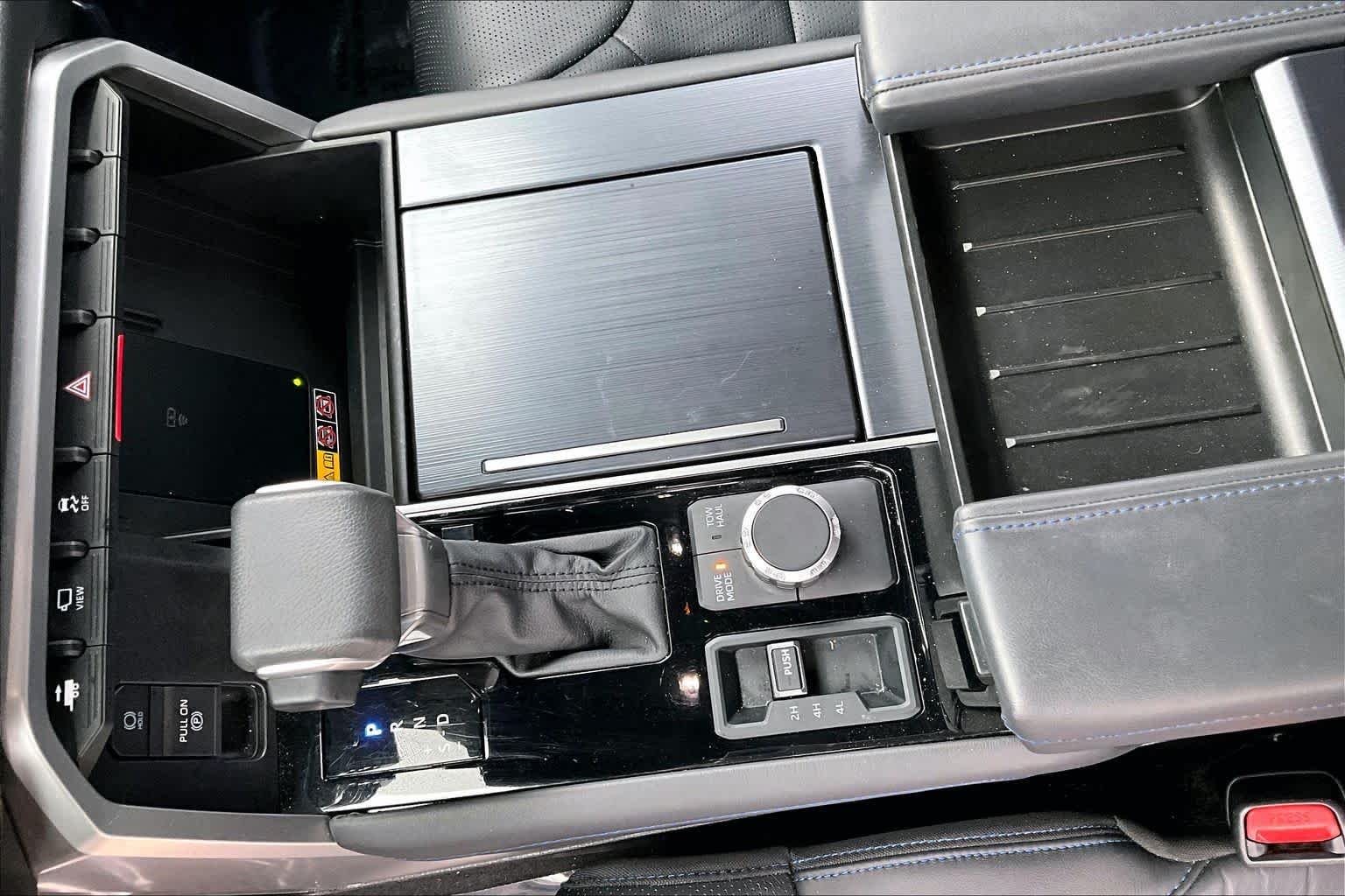 2025 Toyota Sequoia Platinum - Photo 16