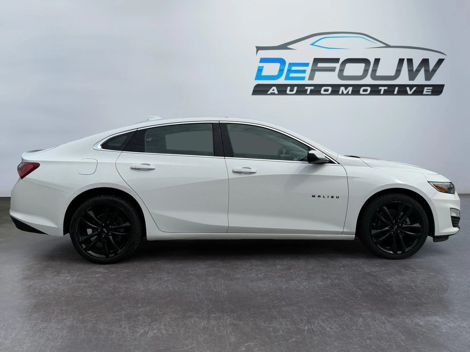 Used 2024 Summit White Chevrolet 1LT image 2