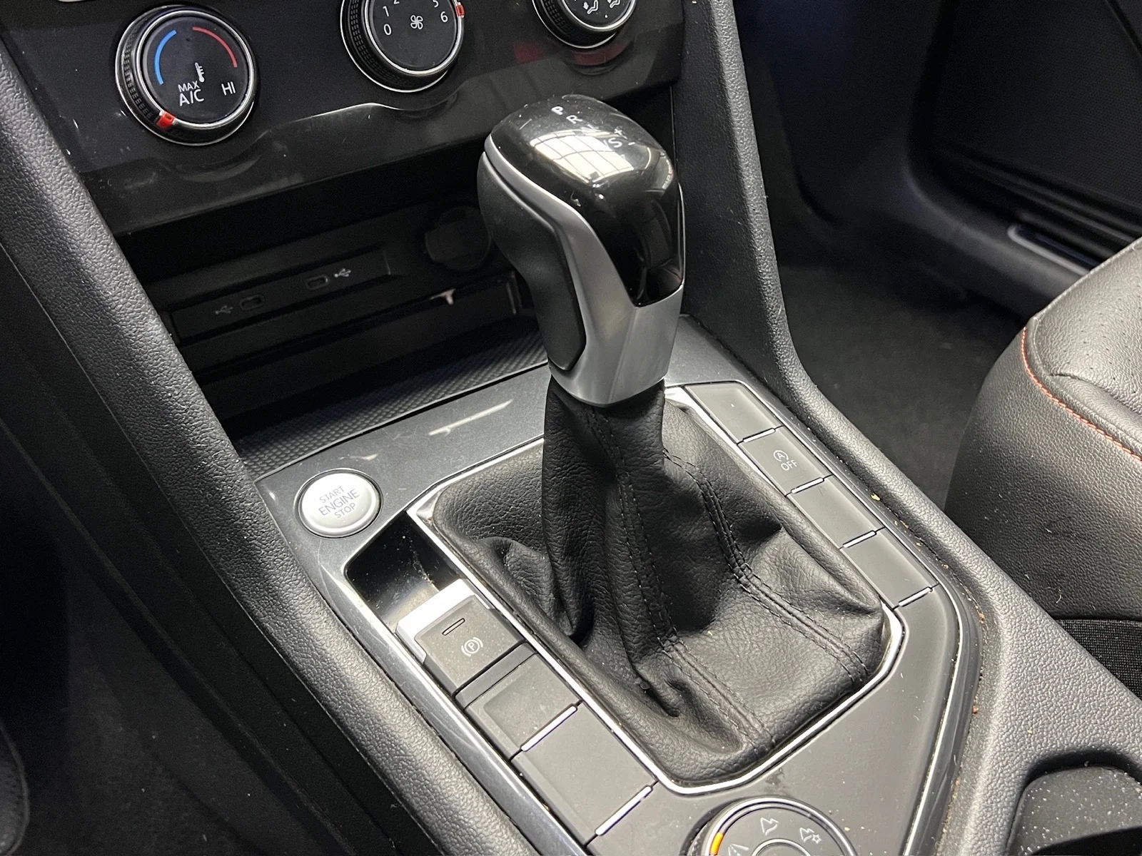 Used 2024 Platinum Gray Metallic (2r2r) Volkswagen Wolfsburg Edition 4Motion image 18