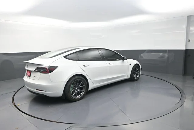 Used 2022  Tesla Long Range image 6