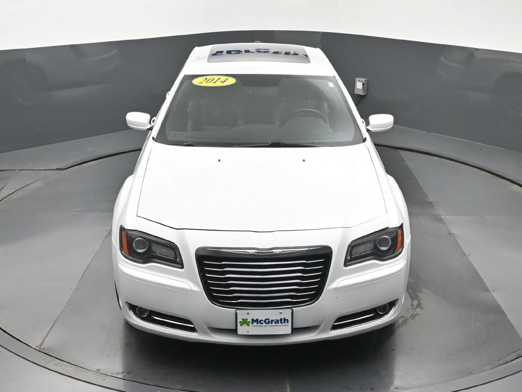Used 2014 White Chrysler S image 27