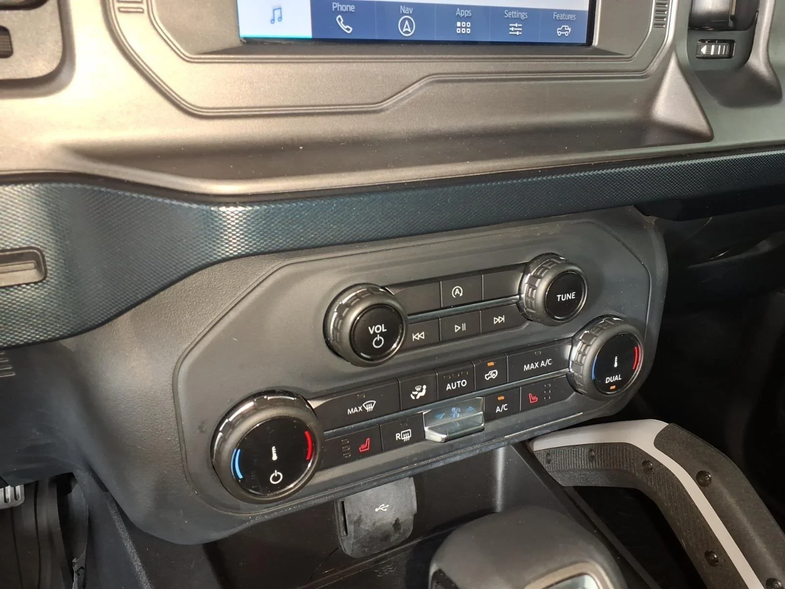 Used 2022 Oxford White Ford Outer Banks Advanced image 6
