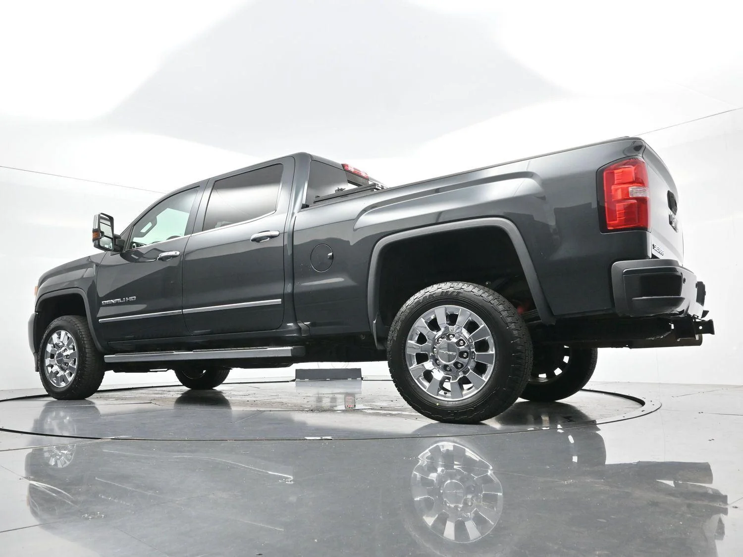 Used 2017 DARK SLATE METALLIC GMC Denali image 53