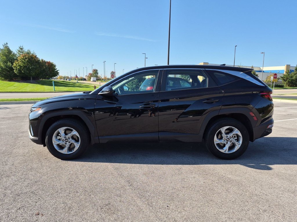 Certified Used 2024 Black Hyundai SE image 4