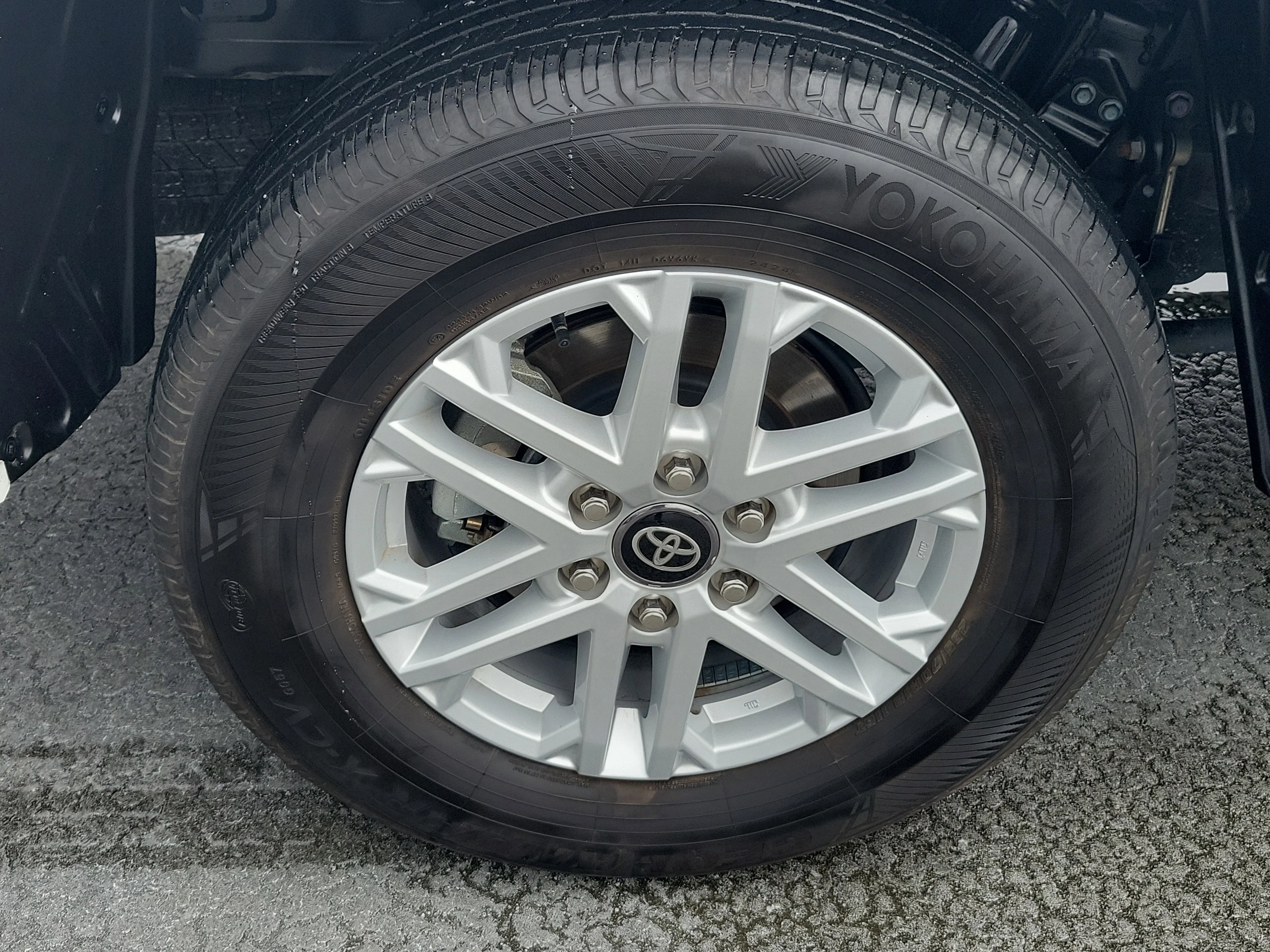 Used 2025 Ice Toyota SR5 image 7