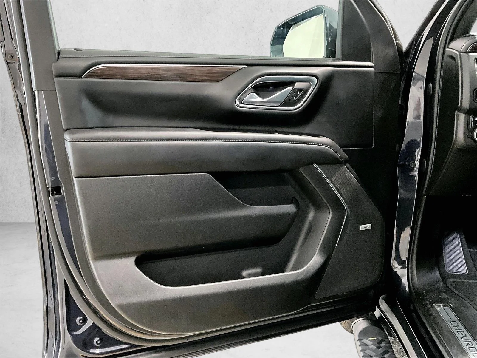 Used 2023 Dark Ash Metallic Chevrolet Z71 image 18