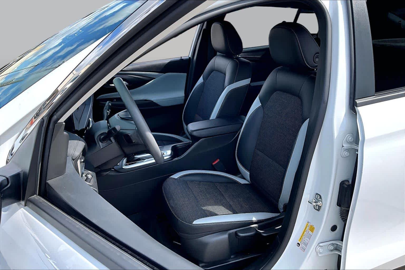 Used 2025 Summit White Buick Preferred image 8