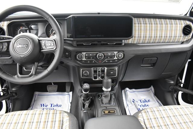 New 2026 Black Clear-Coat Exterior Paint Jeep 85th Anniversary Edition image 10