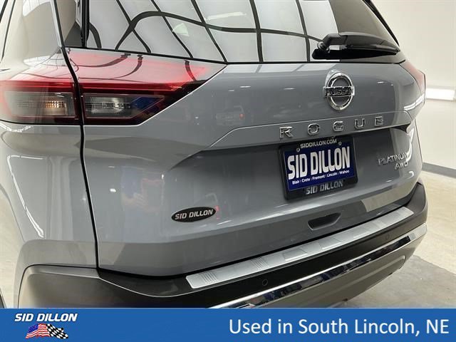 Used 2021 Boulder Gray Pearl/Super Black Nissan Platinum image 22