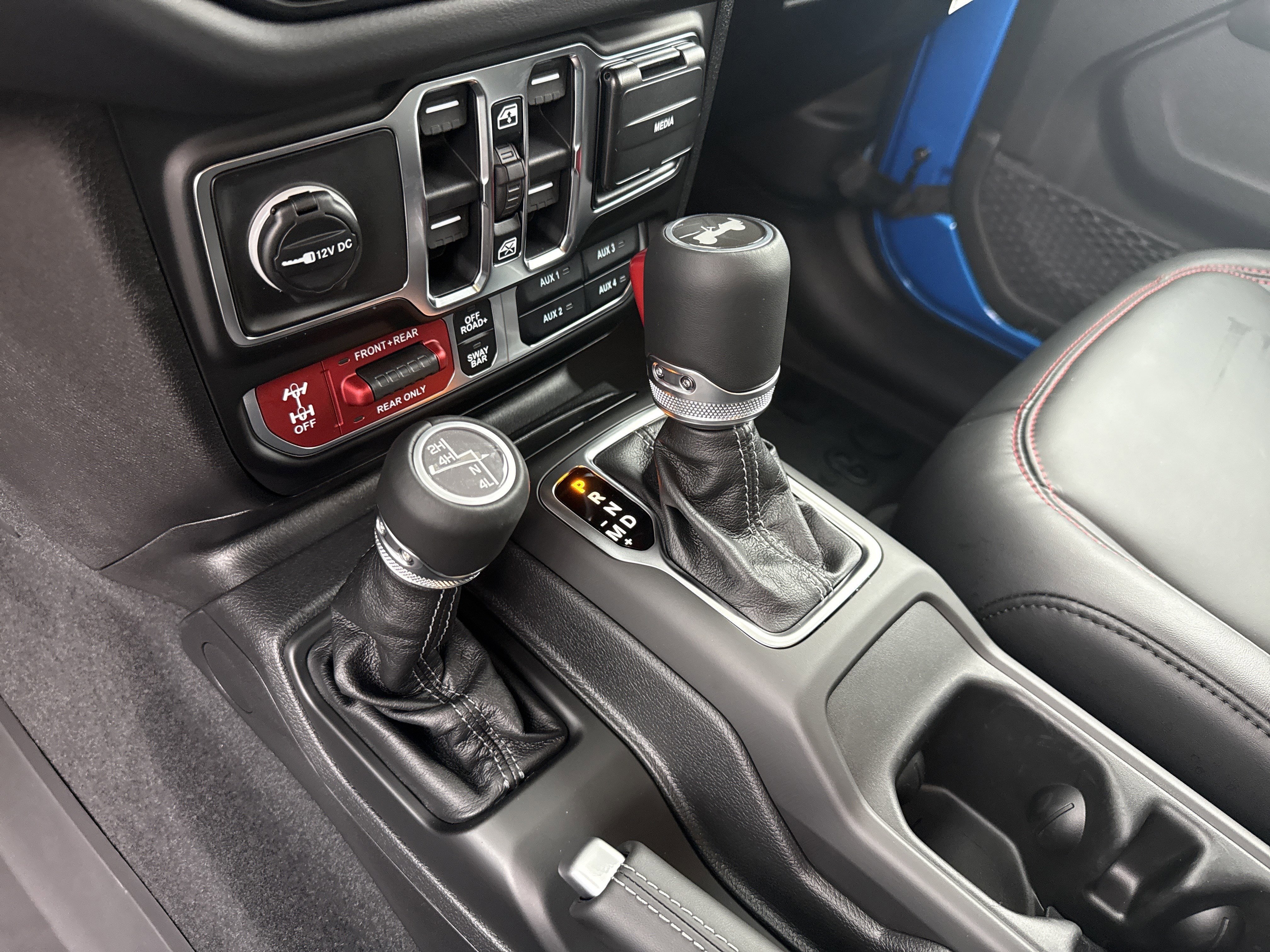 New 2026 Hydro Blue Pearlcoat Jeep  image 31